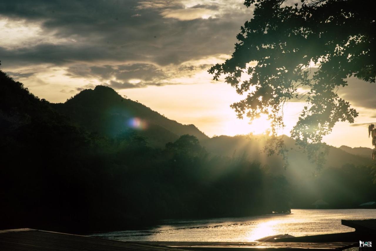 ชอว์ งาทอง รีสอร์ต Chor Ngar Thong Erawan Kanchanaburi Hotel Buitenkant foto