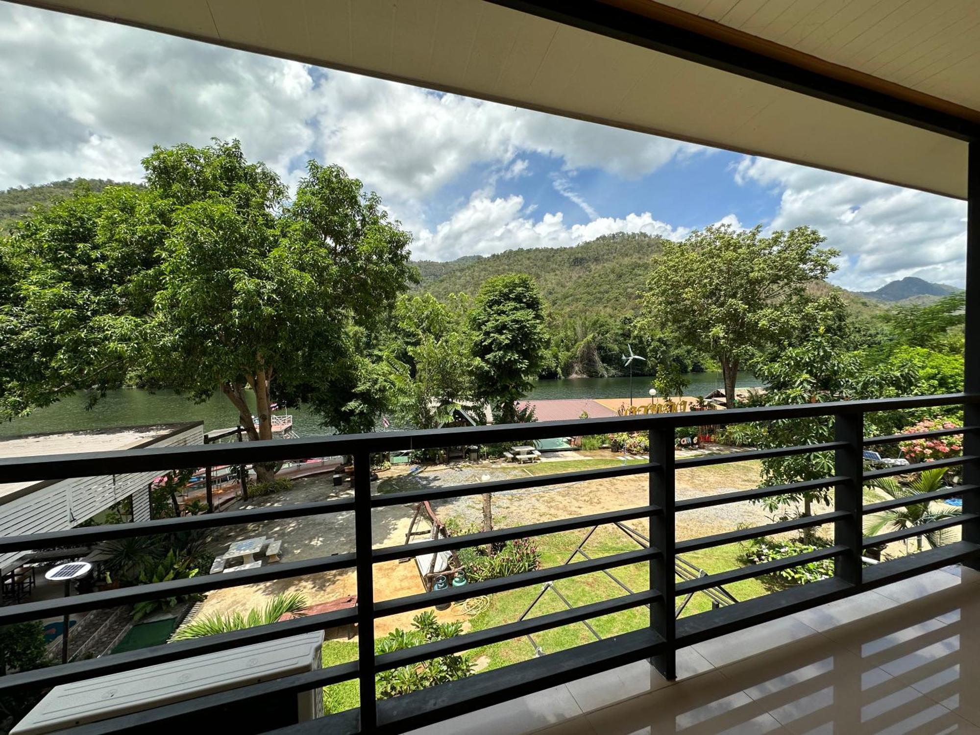 ชอว์ งาทอง รีสอร์ต Chor Ngar Thong Erawan Kanchanaburi Hotel Buitenkant foto